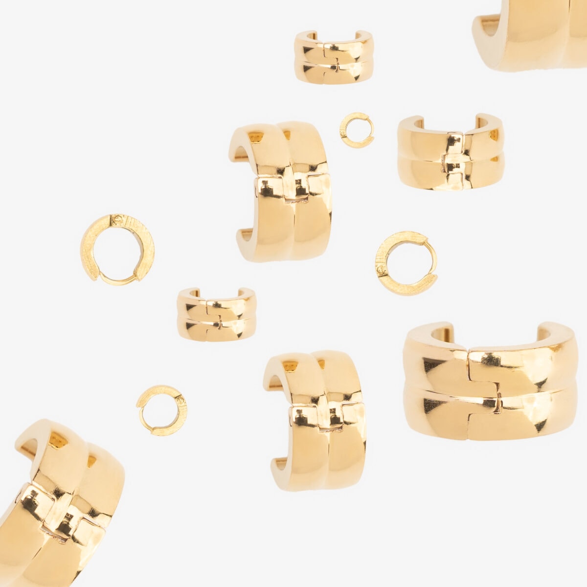 https://m.clubbella.co/product/duke-hoop-earrings/ Duke Gold Hoop Earrings (5)