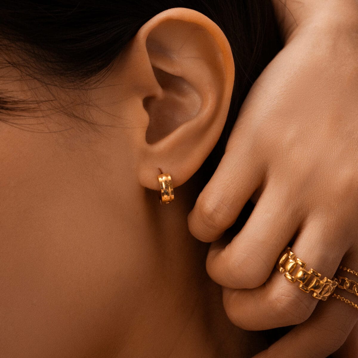 https://m.clubbella.co/product/duke-mini-hoop-earrings/ Duke Mini Hoop Earrings (1)