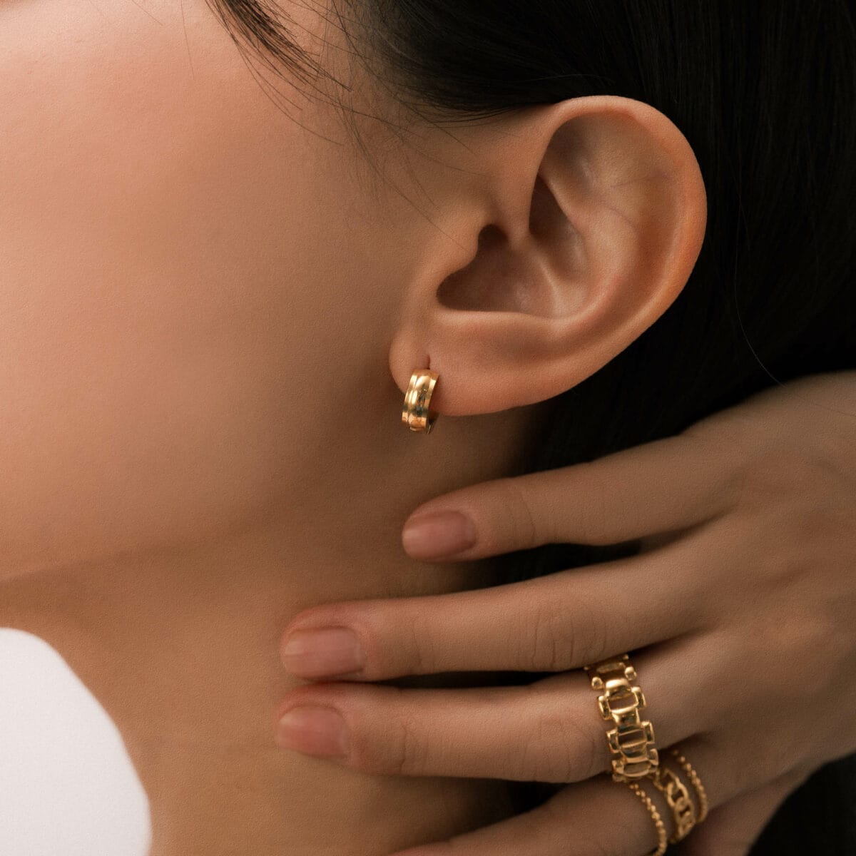 https://m.clubbella.co/product/duke-mini-hoop-earrings/ Duke Mini Hoop Earrings (2)