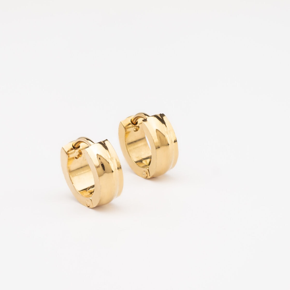 https://m.clubbella.co/product/duke-mini-hoop-earrings/ Duke Mini Hoop Gold Earrings (2)