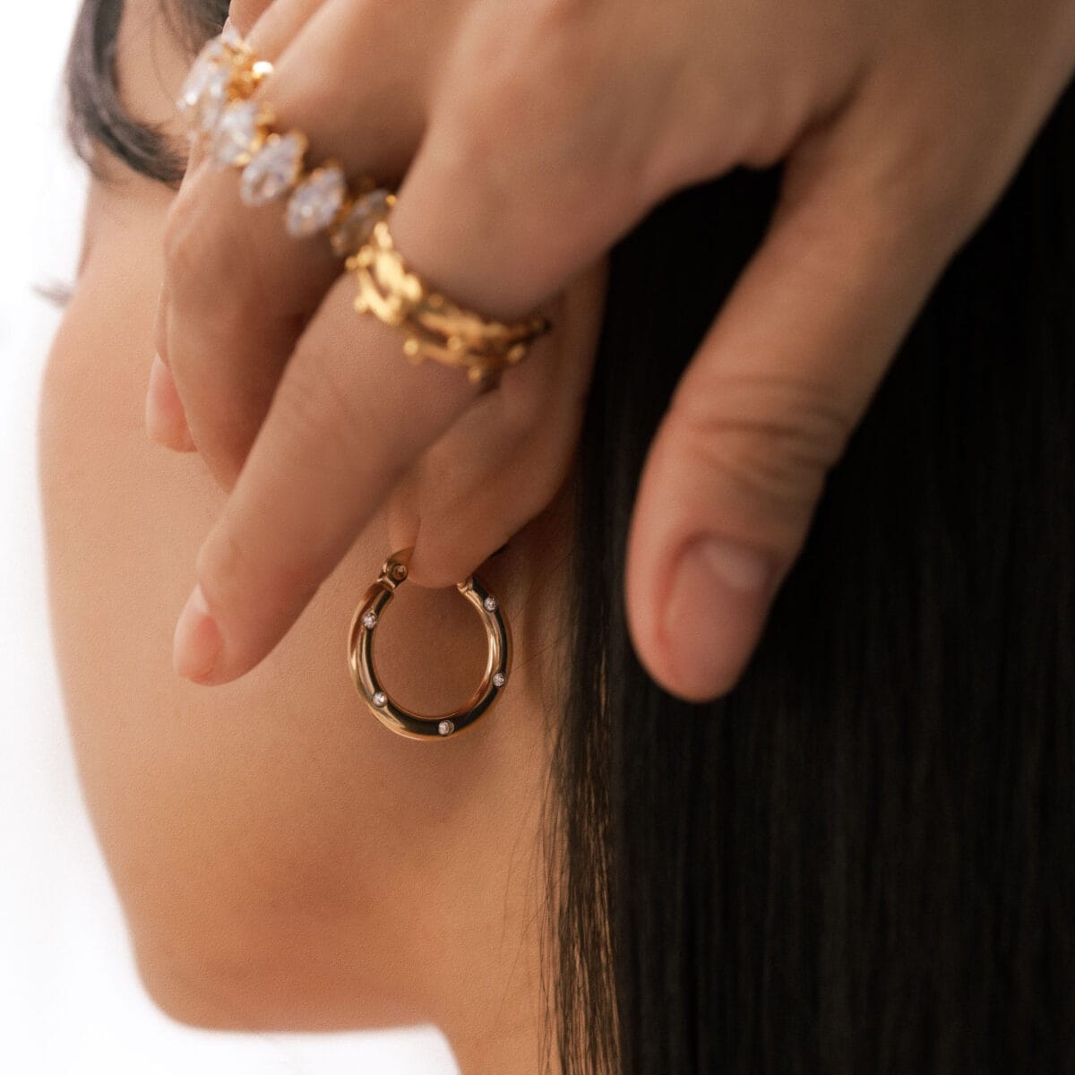https://m.clubbella.co/product/estella-gold-hoop-earrings/ Estella Hoop Earrings 233