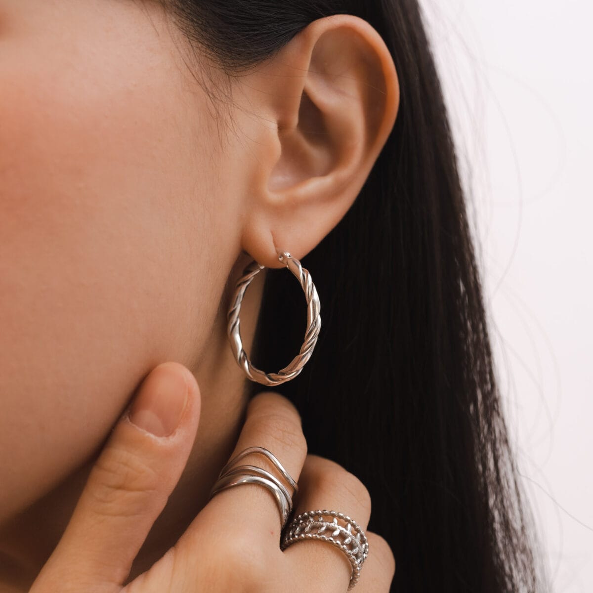 https://m.clubbella.co/product/kila-swirl-earrings/ Kila Swirl Hoop Earrings (2)