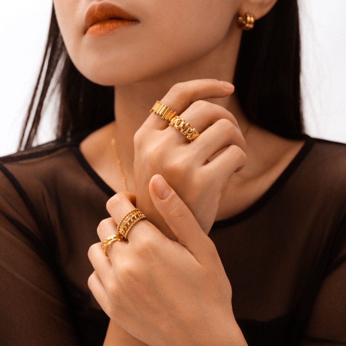 https://m.clubbella.co/product/dumbo-geometry-ring/ Lattice Gold Ring (1)
