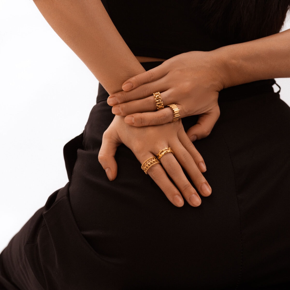https://m.clubbella.co/product/dumbo-geometry-ring/ Lattice Gold Ring (4)