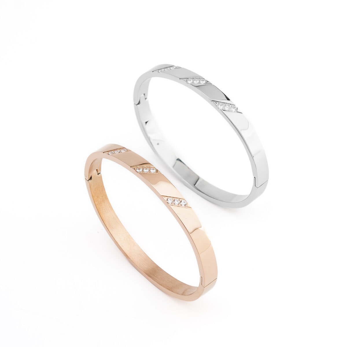 https://m.clubbella.co/product/siena-silver-bangle/ Siena Bnagle (1)