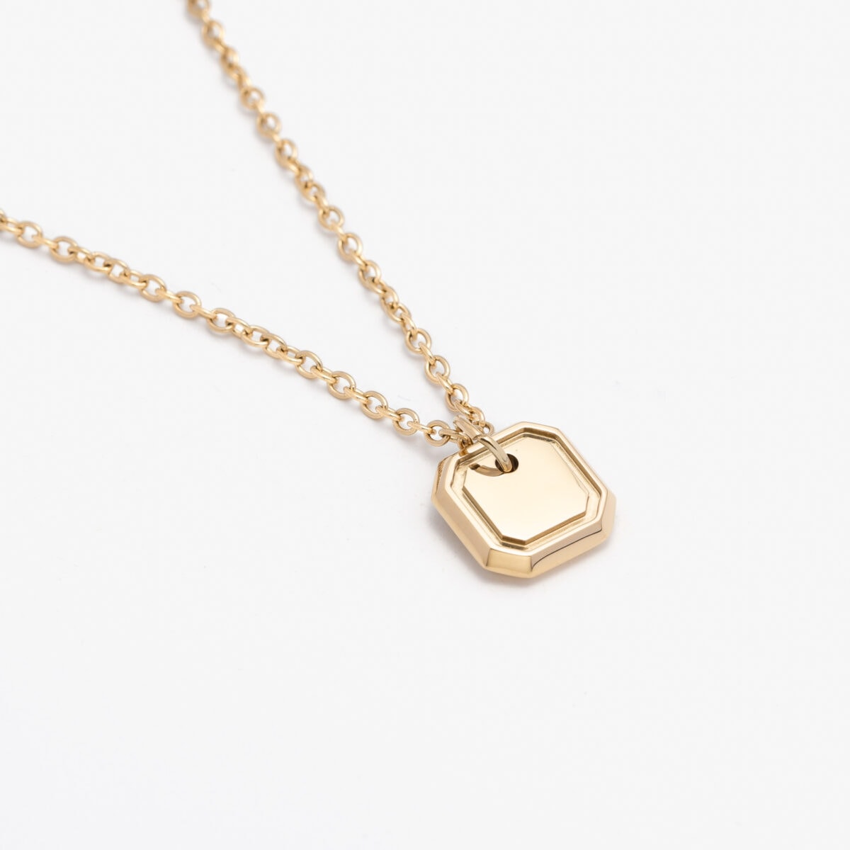 https://m.clubbella.co/product/18k-gold-plated-square-stamp-necklace/ 18 K gold plated Sqaure Stamp Necklace (3)