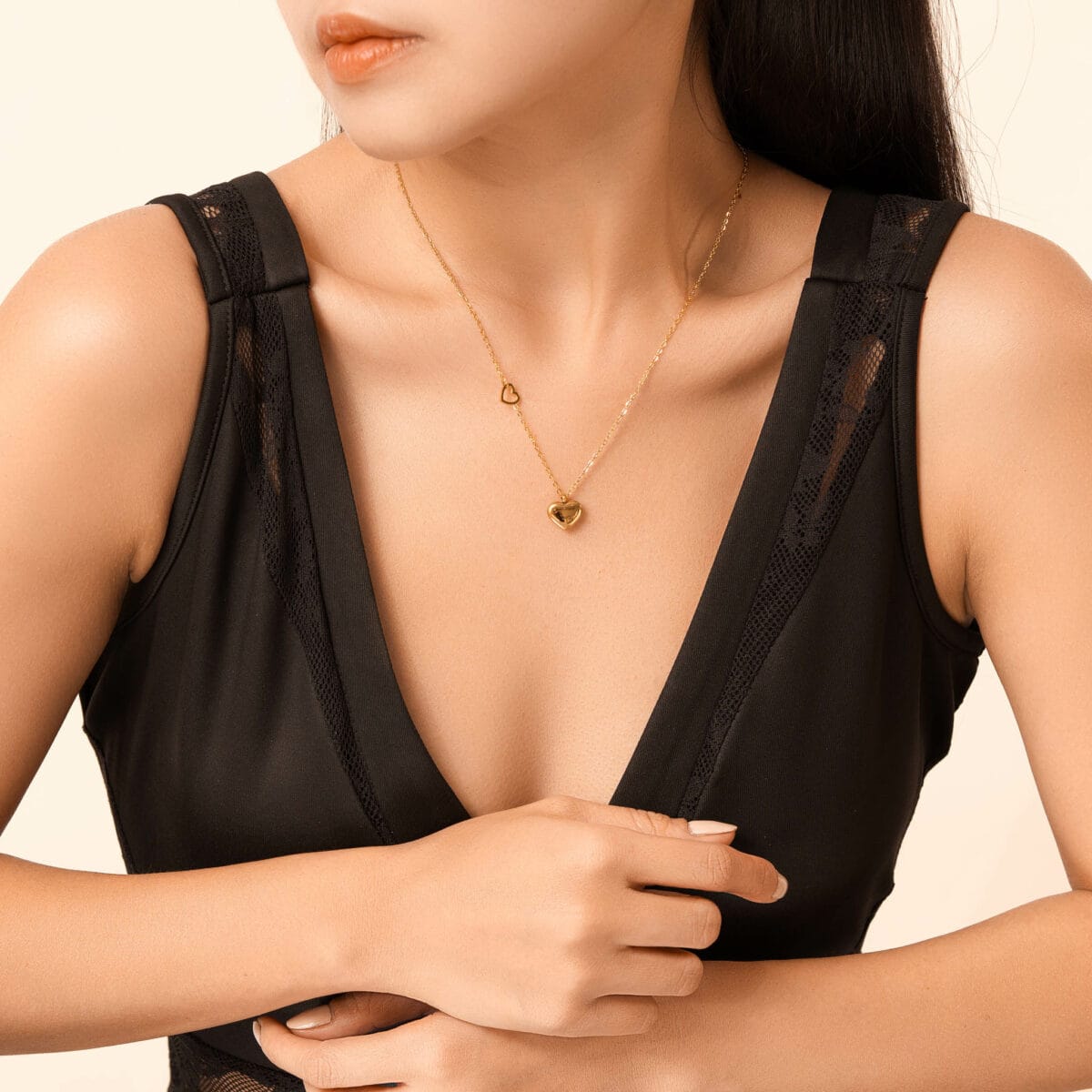https://m.clubbella.co/product/bliss-duo-heart-necklace/ Bliss Duo Gold Necklace (1)