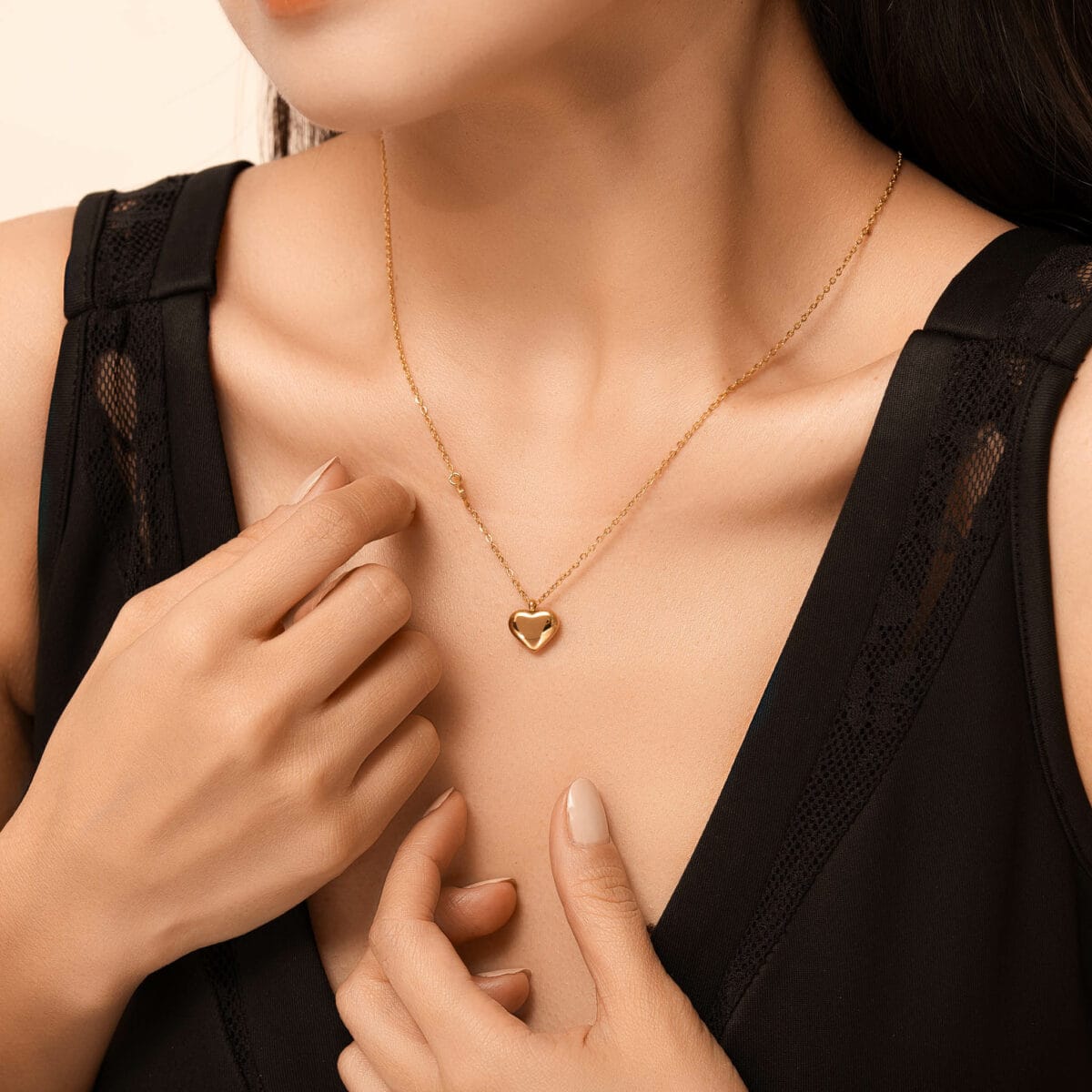 https://m.clubbella.co/product/bliss-duo-heart-necklace/ Bliss Duo Gold Necklace (3)