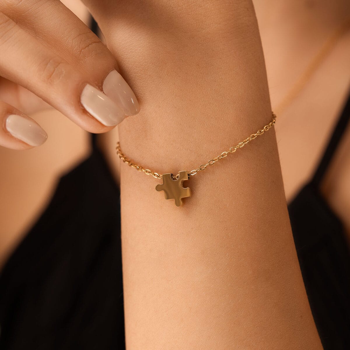 https://m.clubbella.co/product/duna-gold-puzzle-charm-bracelet/ Duna Puzzle Gold Charm Bracelet (8)