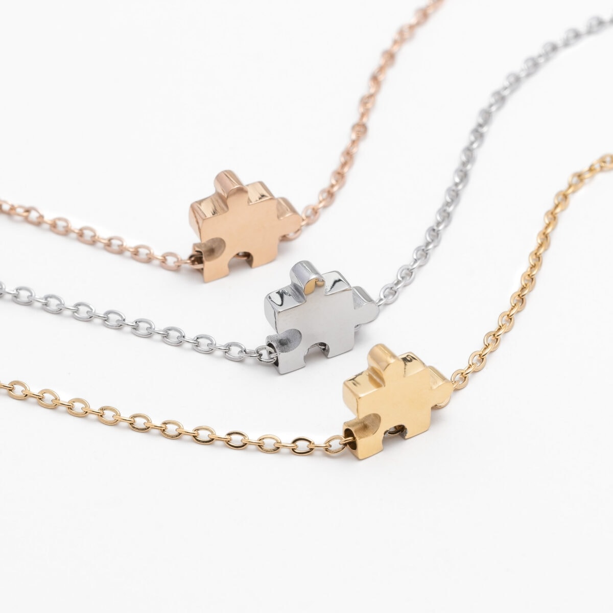 https://m.clubbella.co/product/duna-gold-puzzle-charm-necklace/ Duna Puzzle Rose Gold (1)