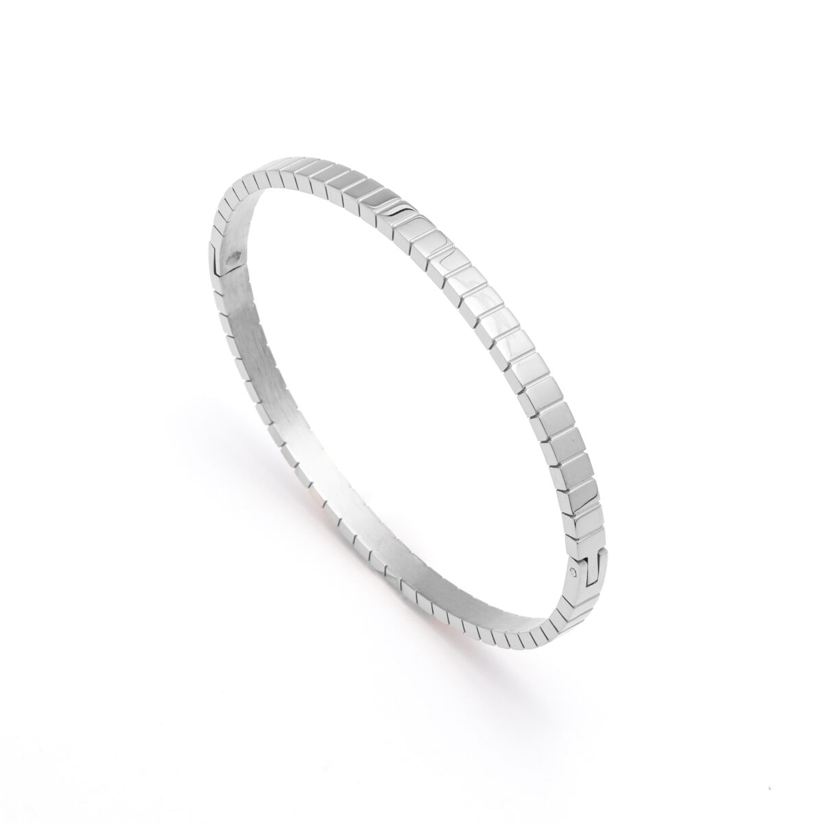 https://m.clubbella.co/product/ice-cube-silver-bangle/ Ice Cube Bangle Silver (1)