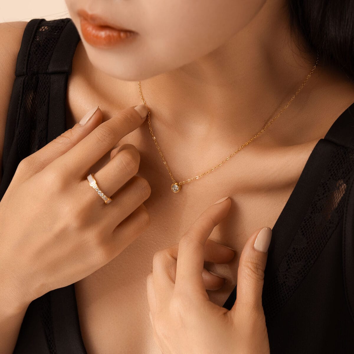 https://m.clubbella.co/product/joy-solitaire-necklace/ Joy Solitaire Necklace (3)