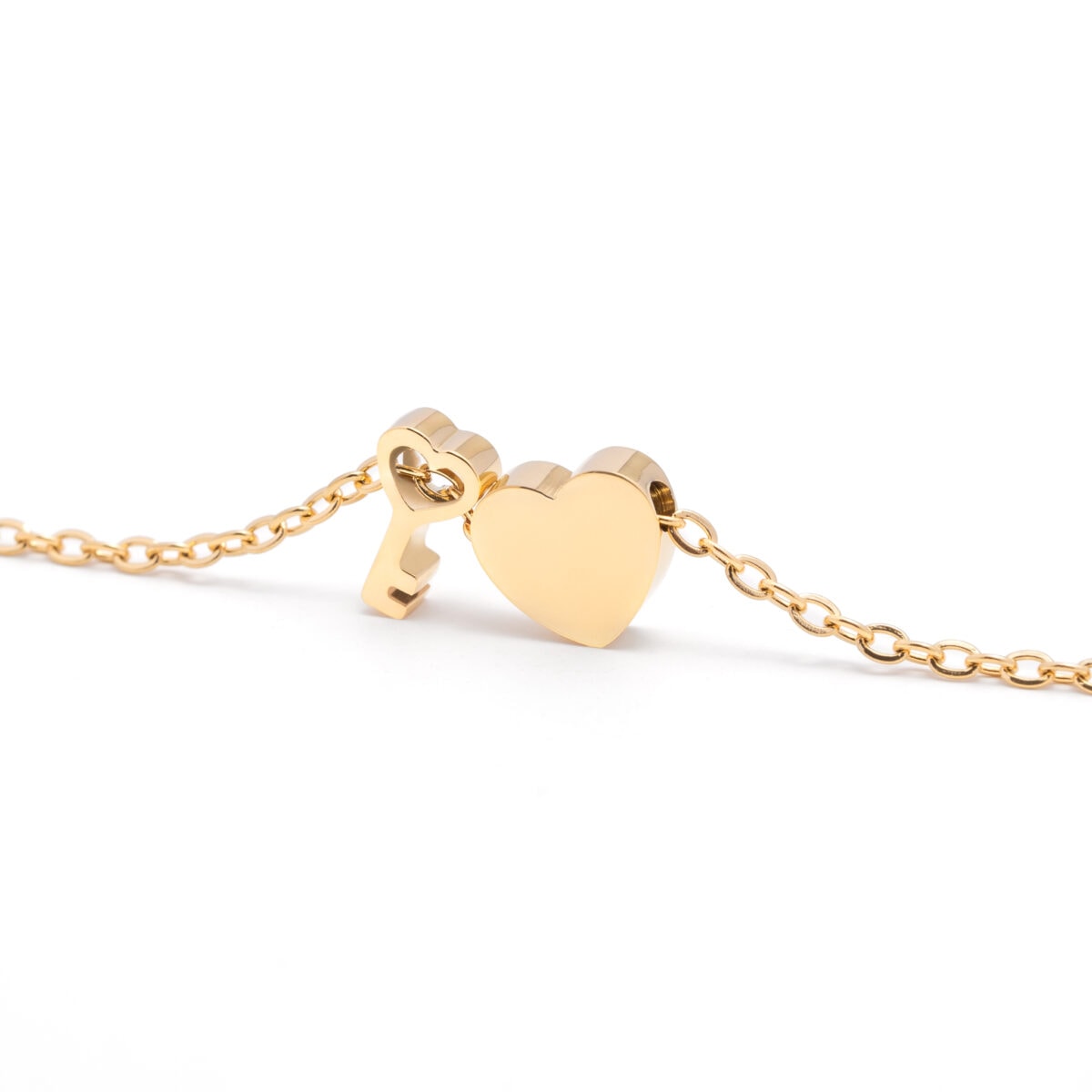 https://m.clubbella.co/product/key-to-thee-heart-gold-charm-necklace/ Key to Thee Gold (1)