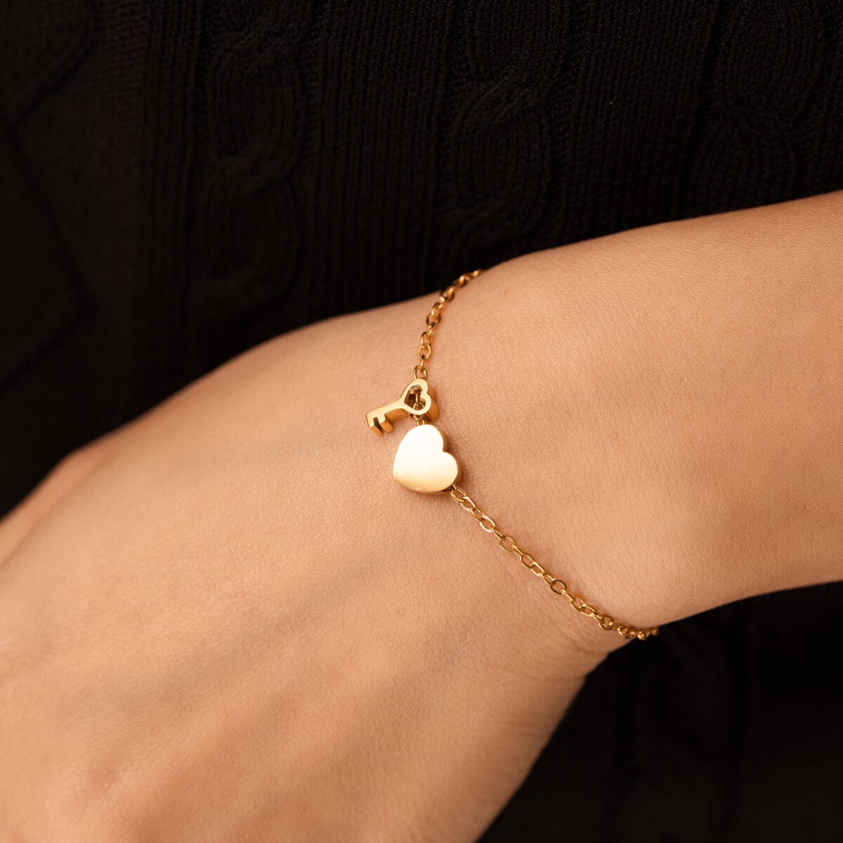 https://m.clubbella.co/product/key-to-thee-heart-gold-charm-bracelet/ Key to Thee Gold Charm bracelet (5)