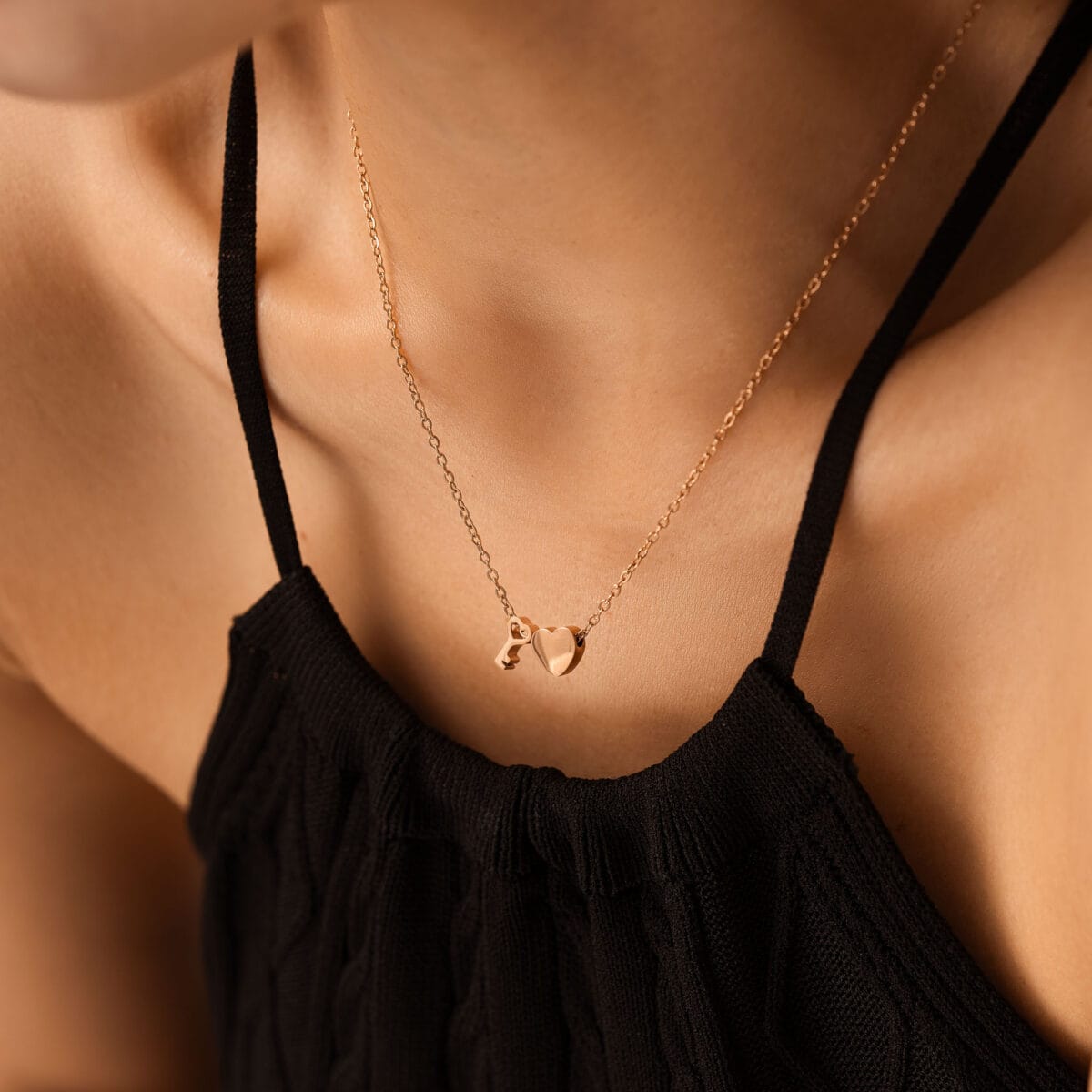 https://m.clubbella.co/product/key-to-thee-heart-rose-gold-charm-necklace/ Key to Thee Rose Gold Charm Necklace (2)