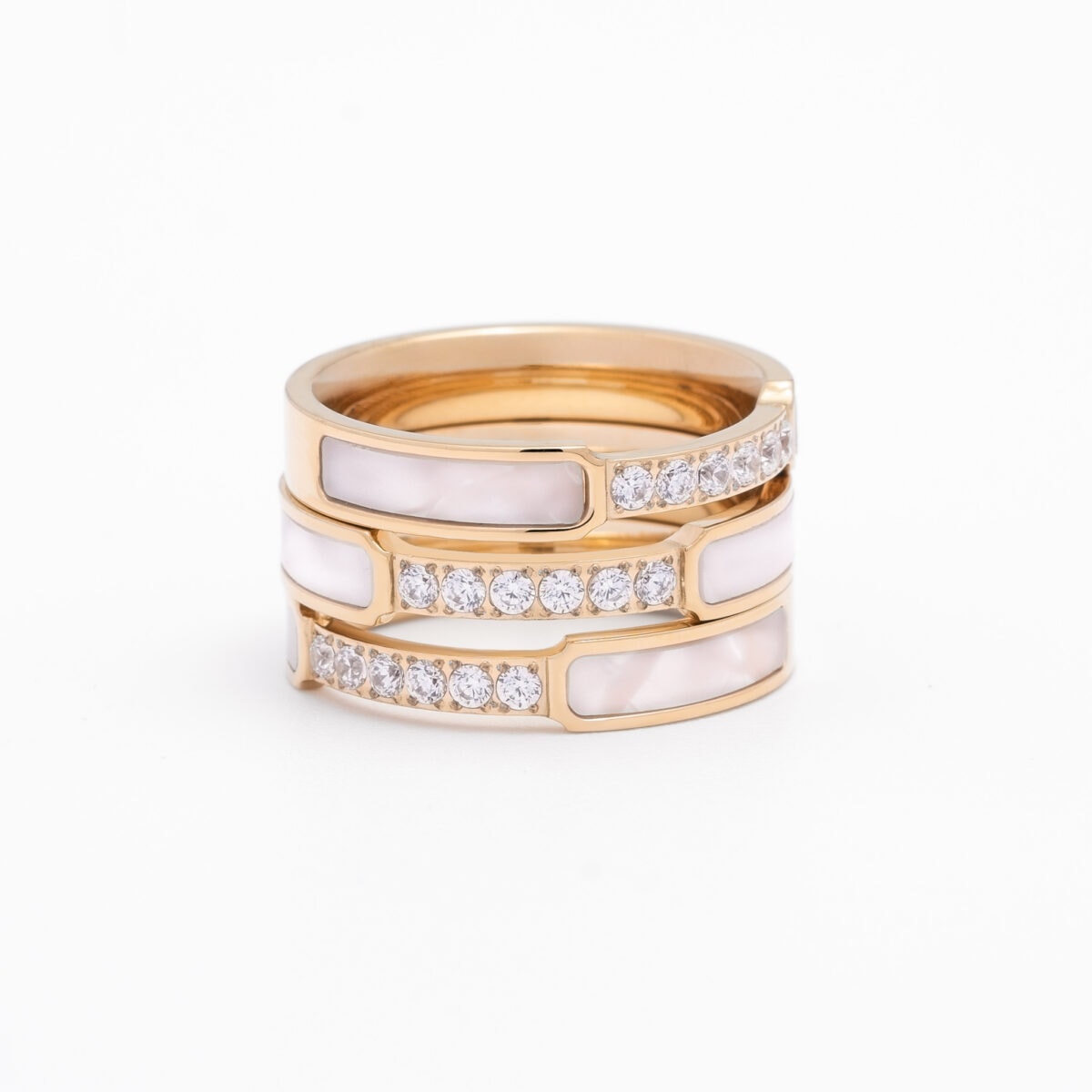 https://m.clubbella.co/product/lace-nacre-staple-ring/ Lace Nacre Gold Ring (1)