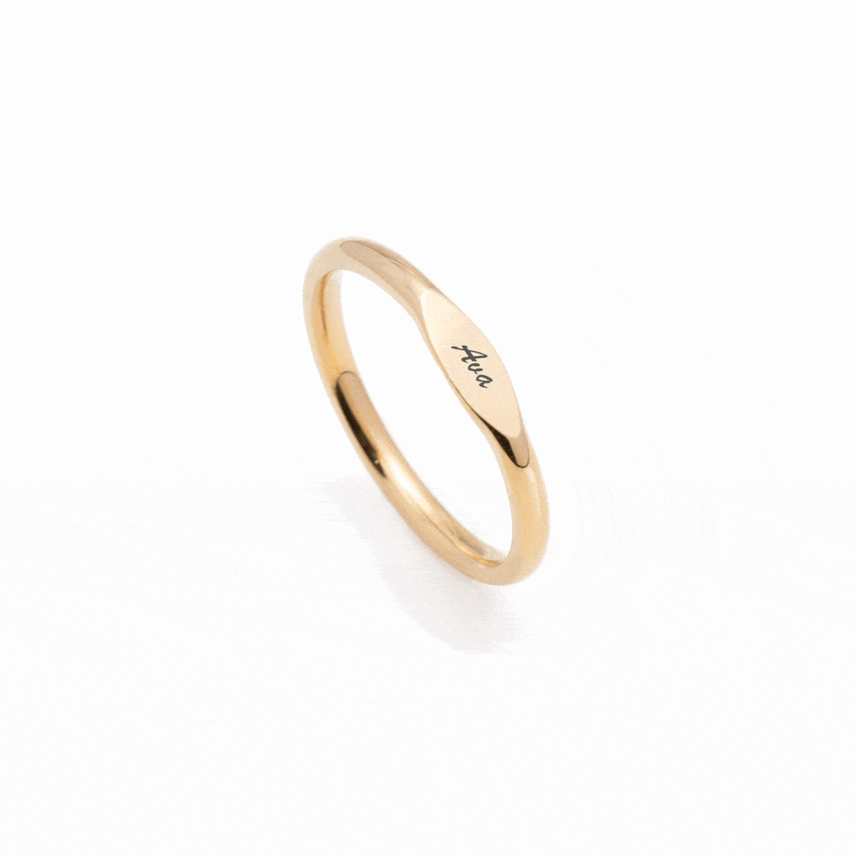 https://m.clubbella.co/product/tess-stamp-gold-ring/ tess-stamp-ring-engrave