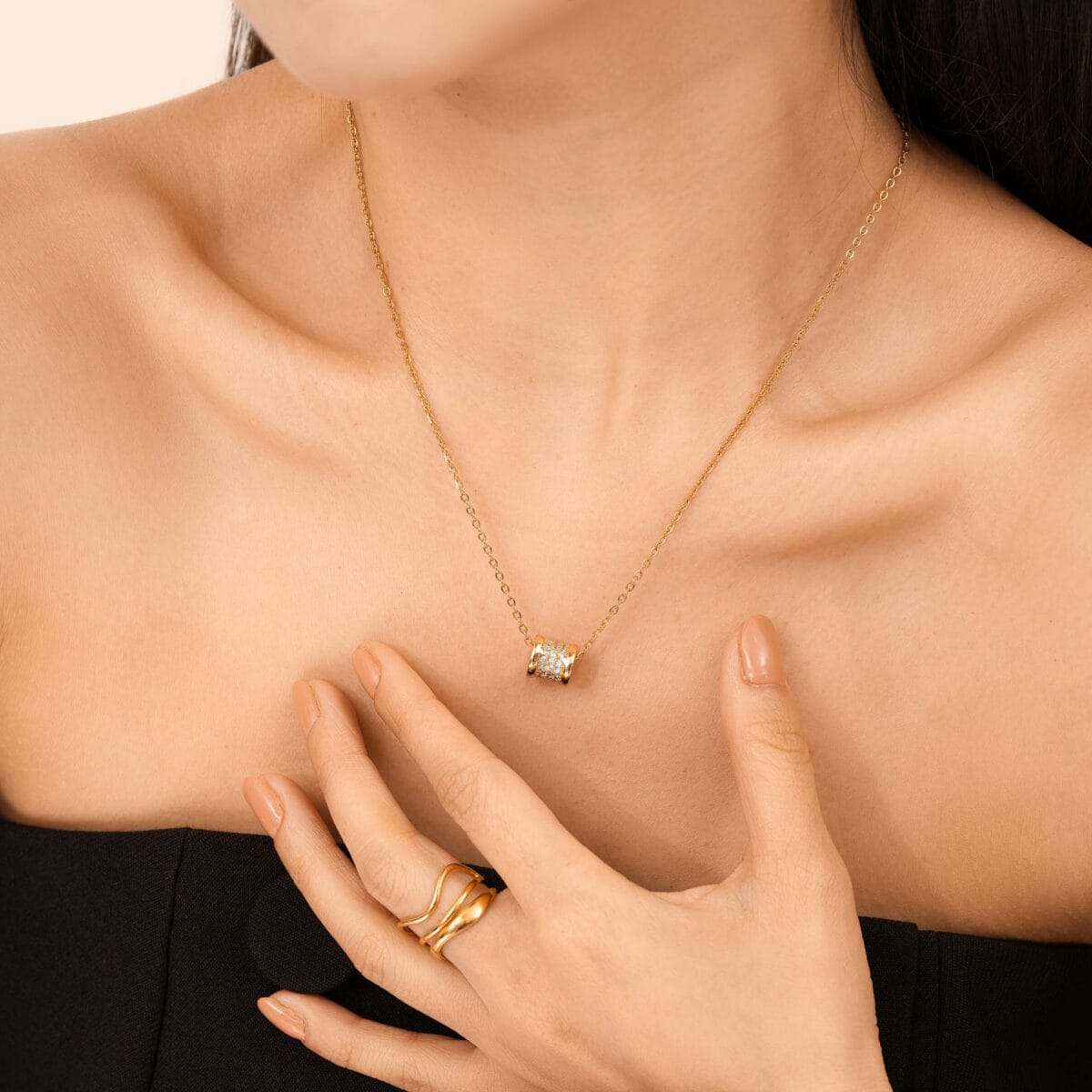 https://m.clubbella.co/product/colosseum-zircon-necklace/ Colosseum Zircon Necklace (3)