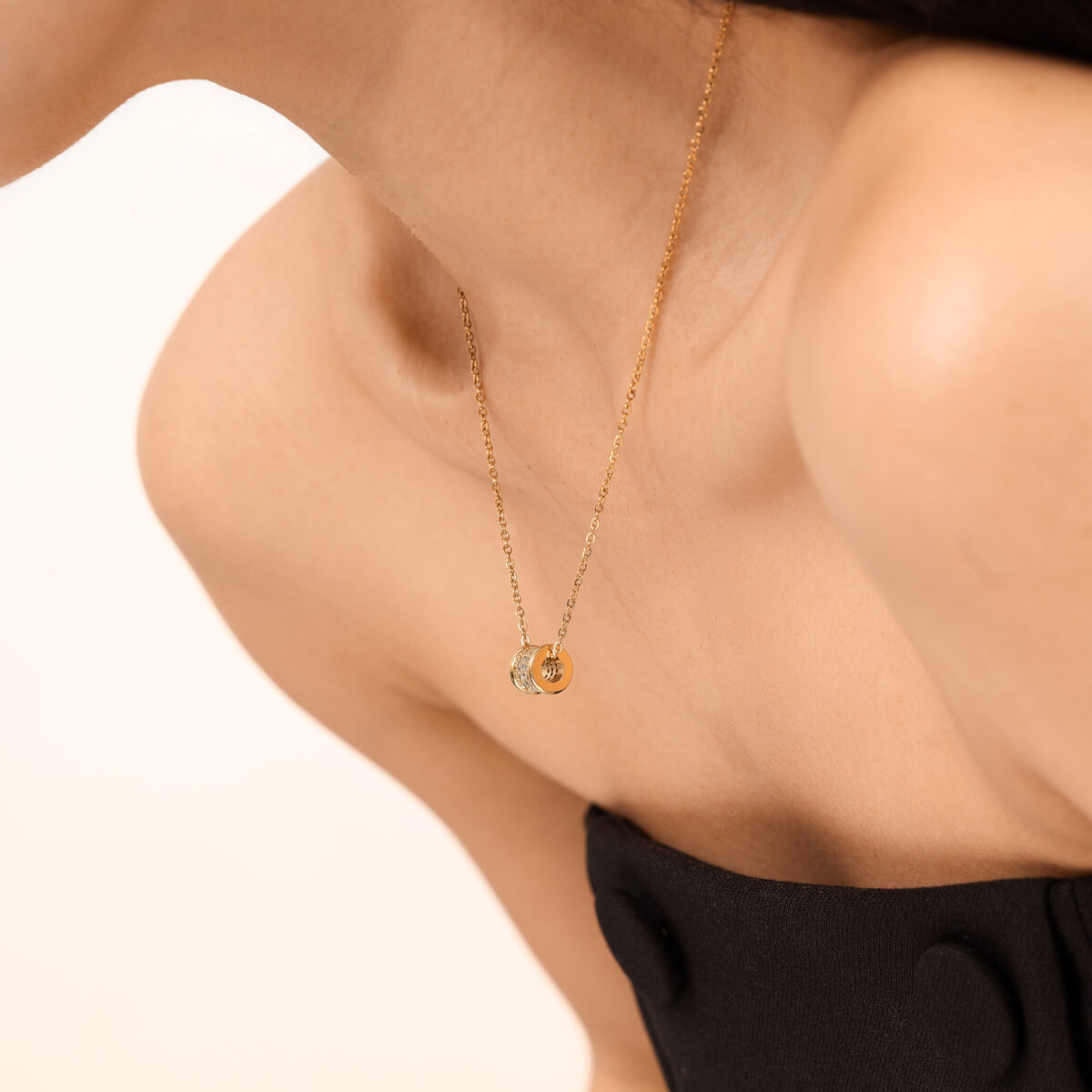 https://m.clubbella.co/product/colosseum-zircon-necklace/ Colosseum Zircon Necklace (6)