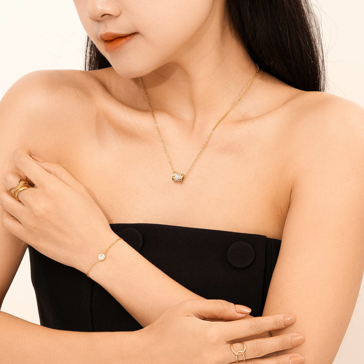 https://m.clubbella.co/product/colosseum-zircon-necklace/ Colosseum Zircon Necklace (7)