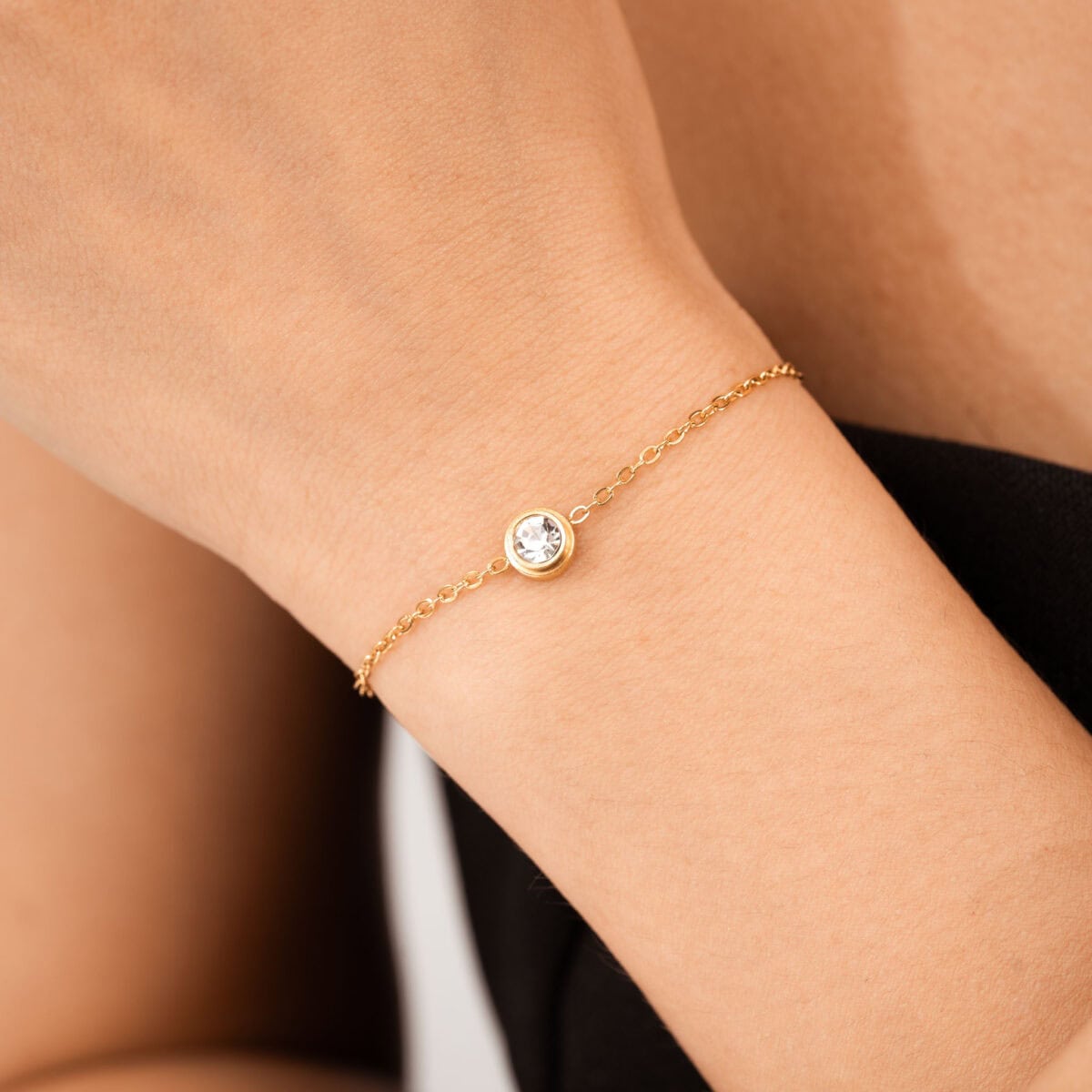 https://m.clubbella.co/product/joy-solitaire-bracelet/ Joy Solitaire Bracelet (4)