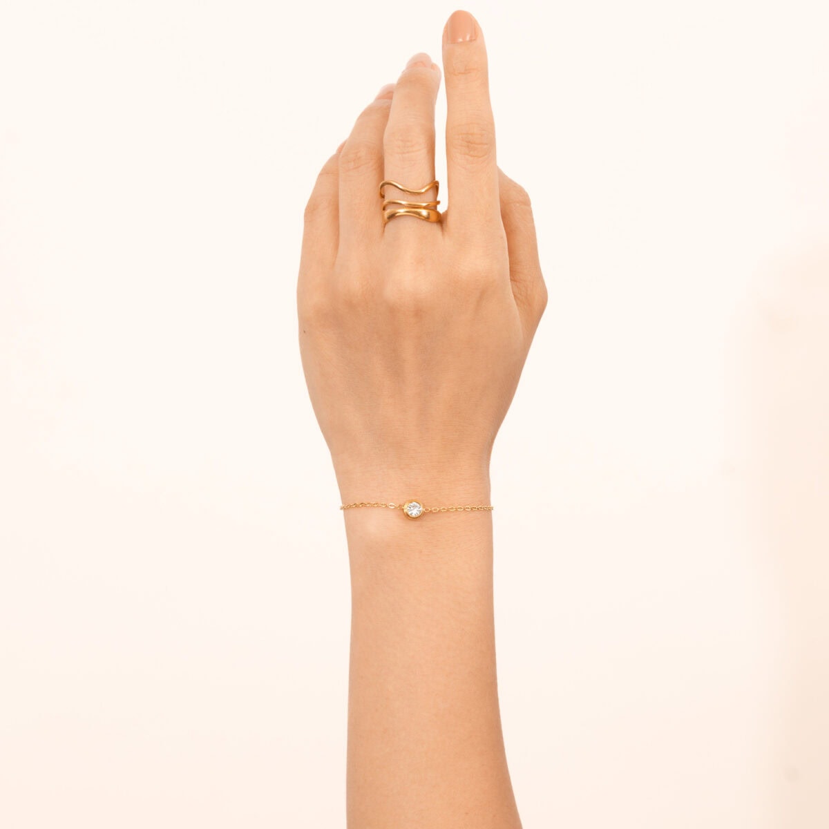 https://m.clubbella.co/product/joy-solitaire-bracelet/ Joy Solitaire Bracelet (6)