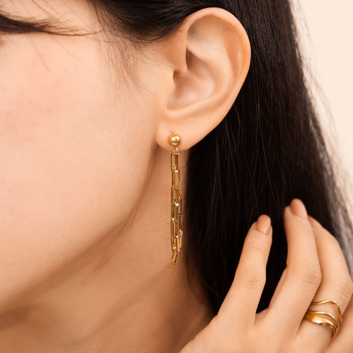 https://m.clubbella.co/product/tango-geometric-chain-earrings/ Tango Geometric Chain Earrings (2)