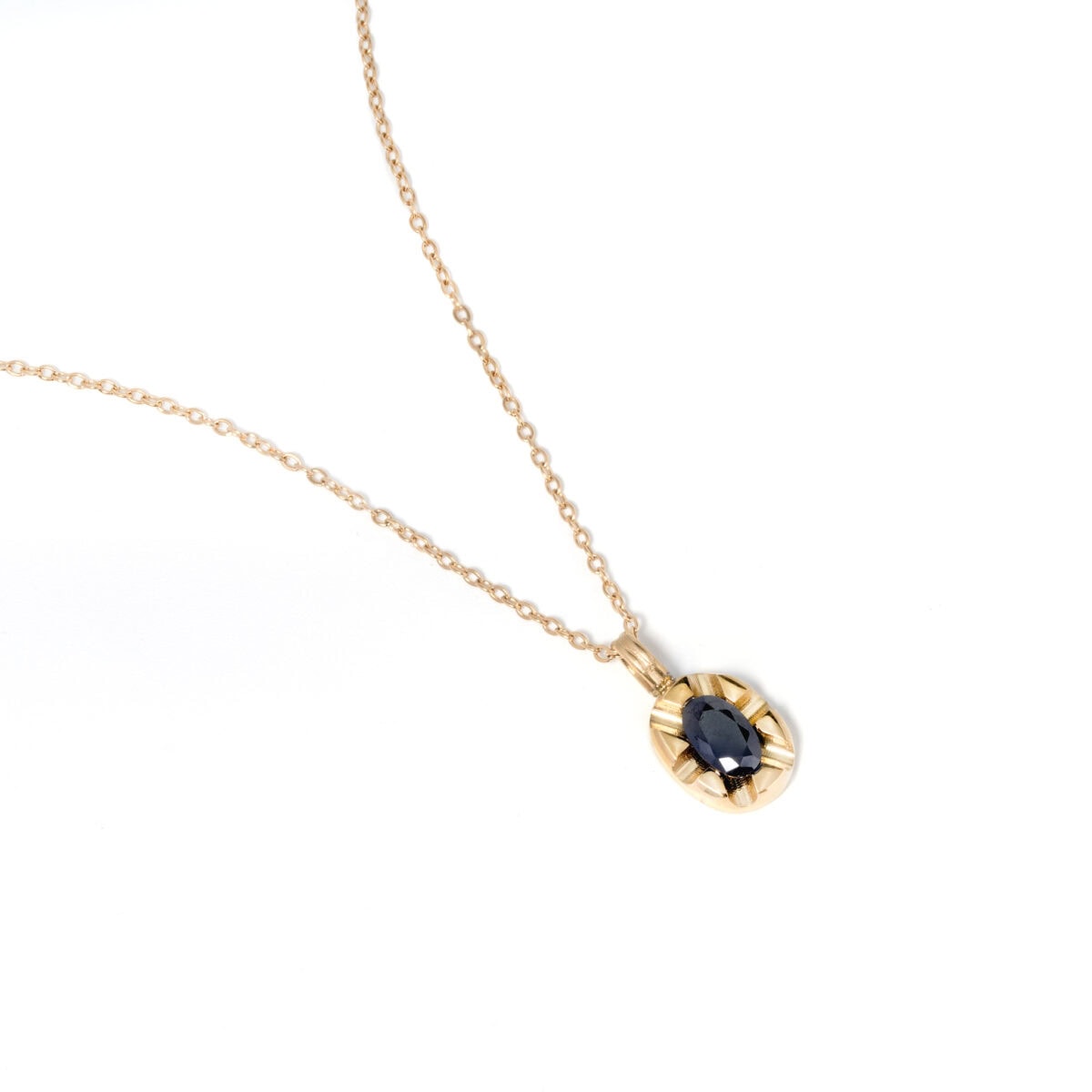 https://m.clubbella.co/product/vesta-oval-necklace/ Vesta Oval Necklace (1)