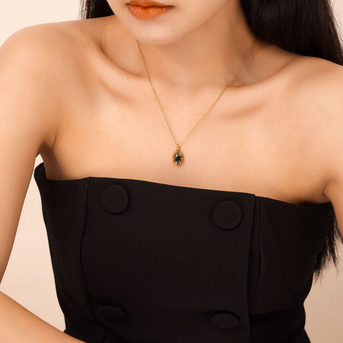 https://m.clubbella.co/product/vesta-oval-necklace/ Vesta Oval Necklace (2)