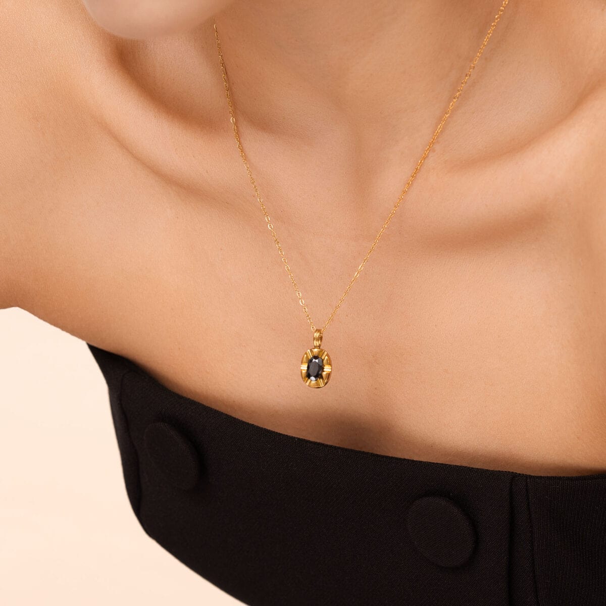 https://m.clubbella.co/product/vesta-oval-necklace/ Vesta Oval Necklace (5)