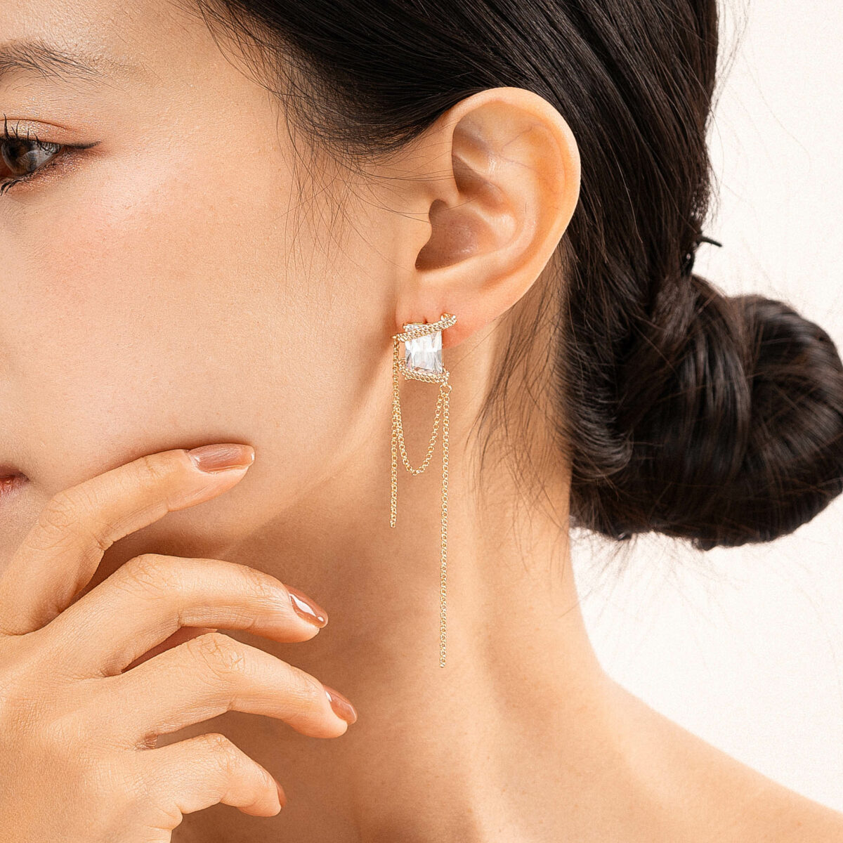 https://m.clubbella.co/product/beau-14k-gold-plated-crystal-earrings/ BEAU CRYSTAL EARRINGS (1)