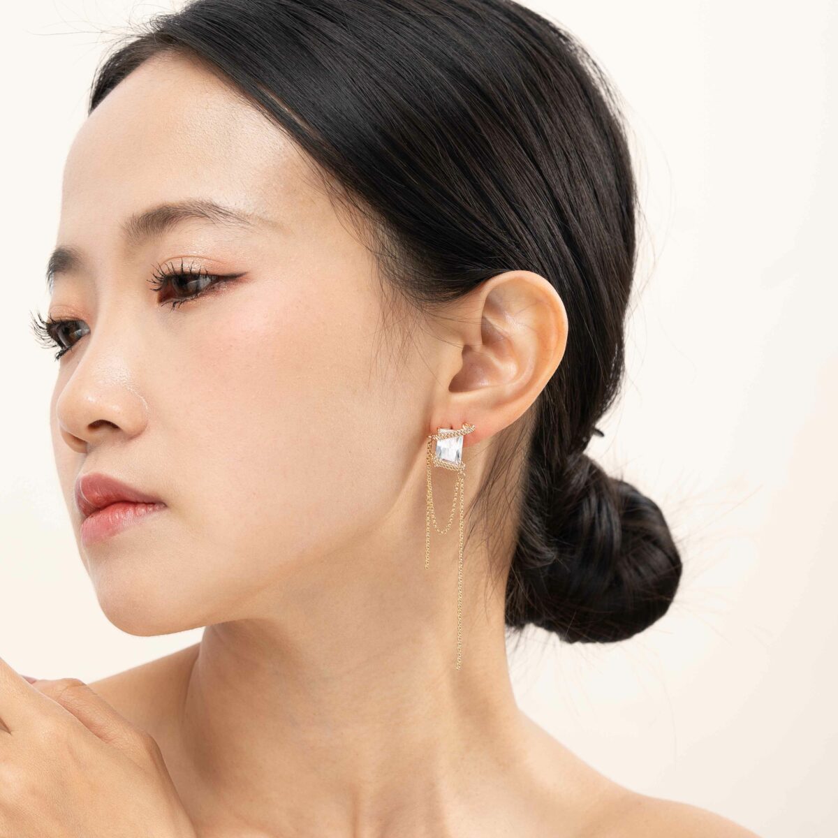 https://m.clubbella.co/product/beau-14k-gold-plated-crystal-earrings/ BEAU CRYSTAL EARRINGS (3)