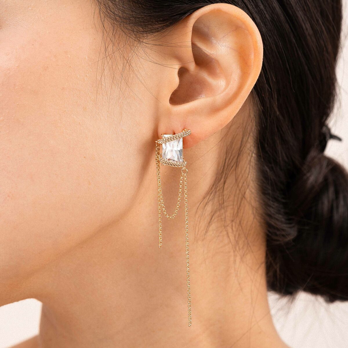 https://m.clubbella.co/product/beau-14k-gold-plated-crystal-earrings/ BEAU CRYSTAL EARRINGS (4)