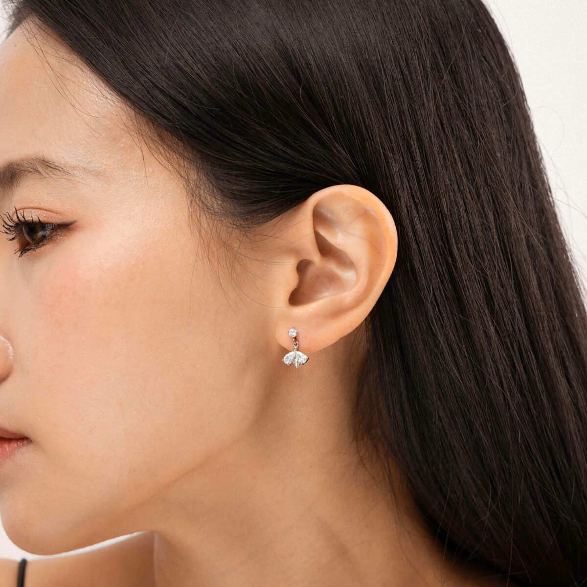 https://m.clubbella.co/product/buzz-earrings-24k-white-gold-plated/ BUZZ SILVER EARRINGS (2)