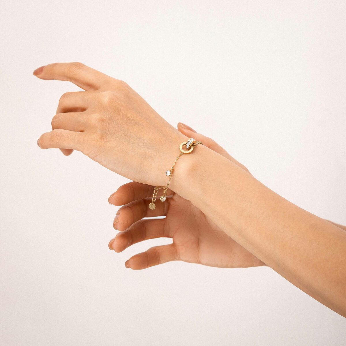 https://m.clubbella.co/product/celine-bracelet-18k-gold-plated/ CELINE 18K GP BRACELET (7)