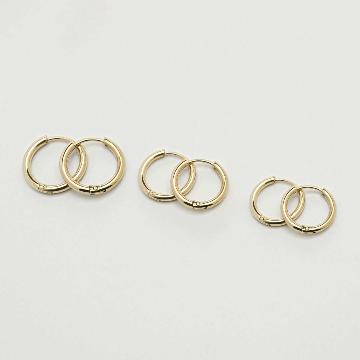 https://m.clubbella.co/product/classic-tunnel-hoop-earrings-set/ CLASSIC TUNNEL HOOP SET (2)