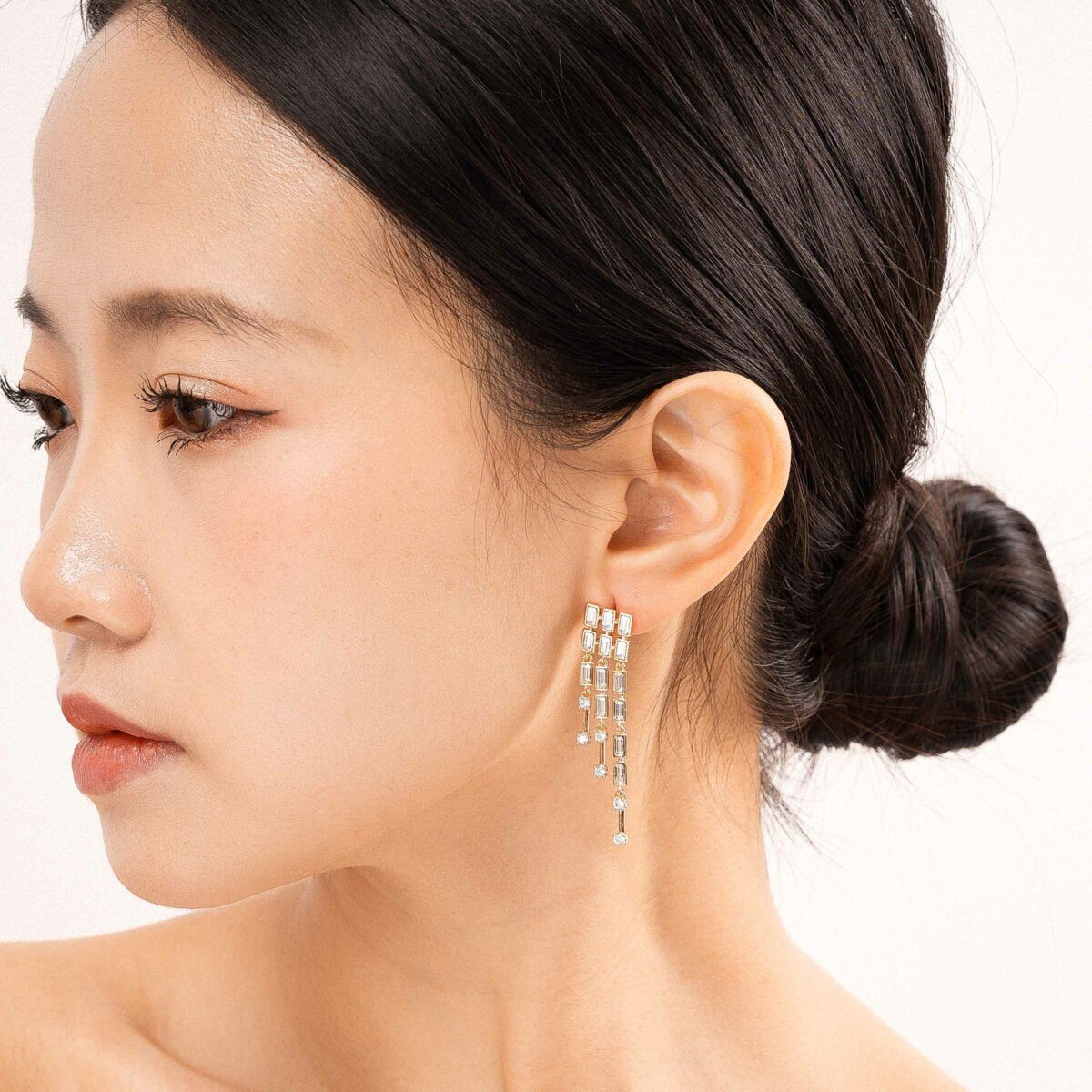 https://m.clubbella.co/product/articulated-14k-gold-plated-crystal-fall-earrings/ CRYSTAL FALL EARRINGS (1)