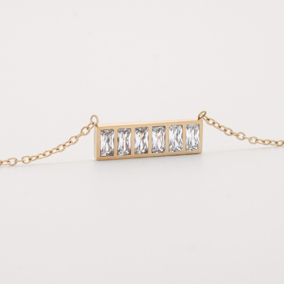 https://m.clubbella.co/product/solitaire-bar-necklace/ GALA BAR NECKLACE (3)