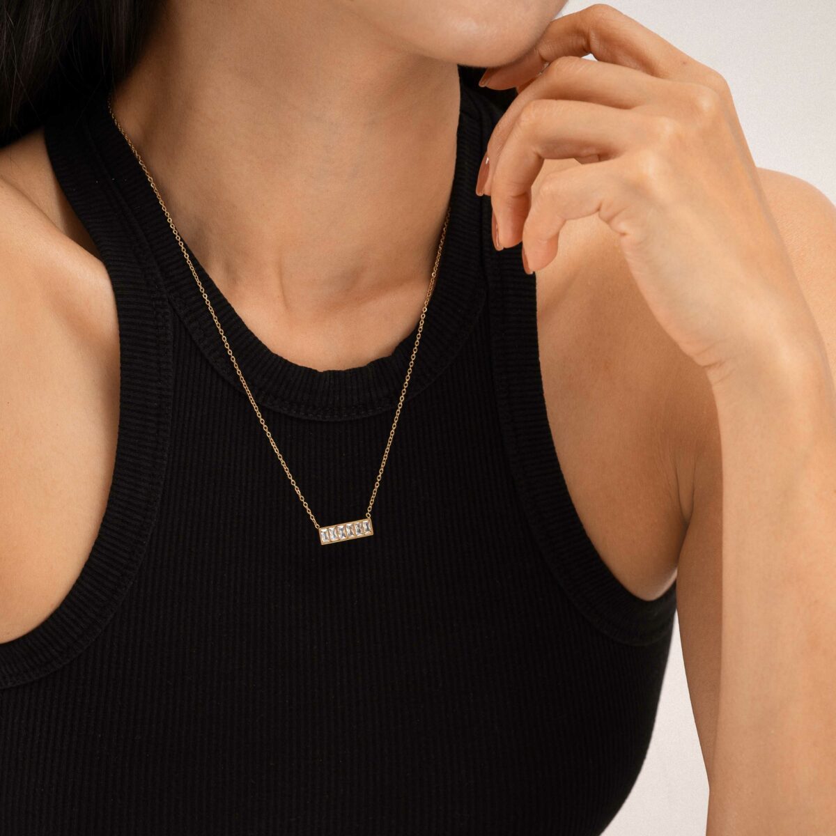 https://m.clubbella.co/product/solitaire-bar-necklace/ GALA BAR NECKLACE (5)