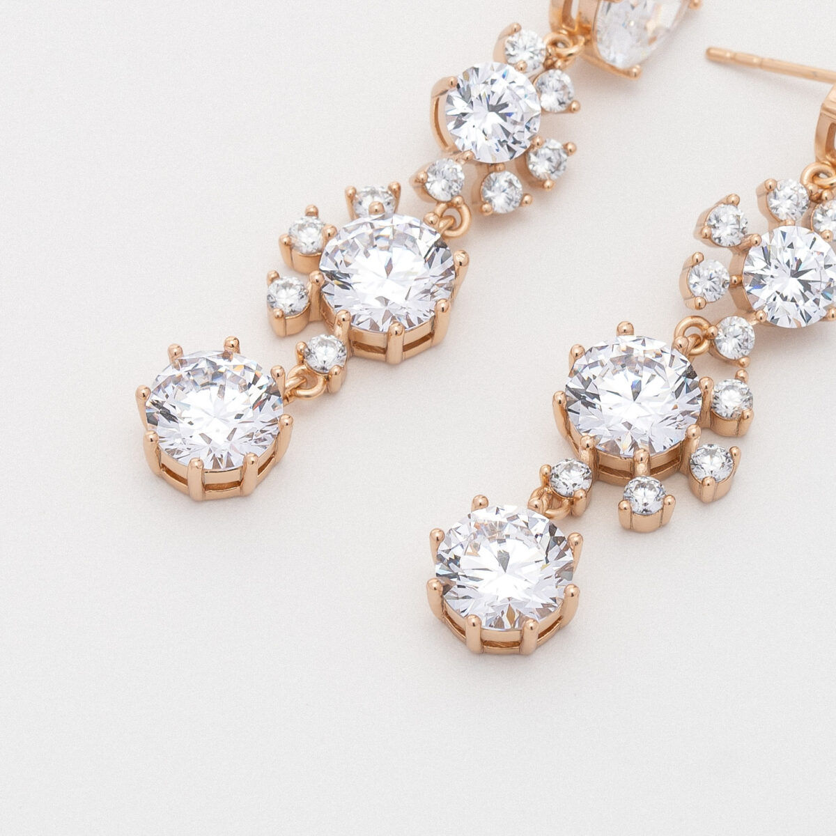 https://m.clubbella.co/product/harris-14k-gold-plated-crystal-earrings/ HARRIS CRYSTAL EARRINGS (4)
