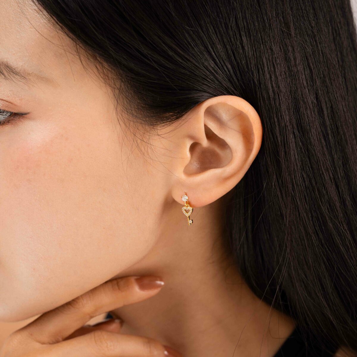 https://m.clubbella.co/product/alicia-earrings-24k-gold-plated/ HEART KEY EARRINGS (3)