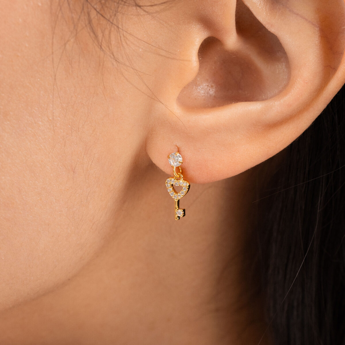 https://m.clubbella.co/product/alicia-earrings-24k-gold-plated/ HEART KEY EARRINGS (4)