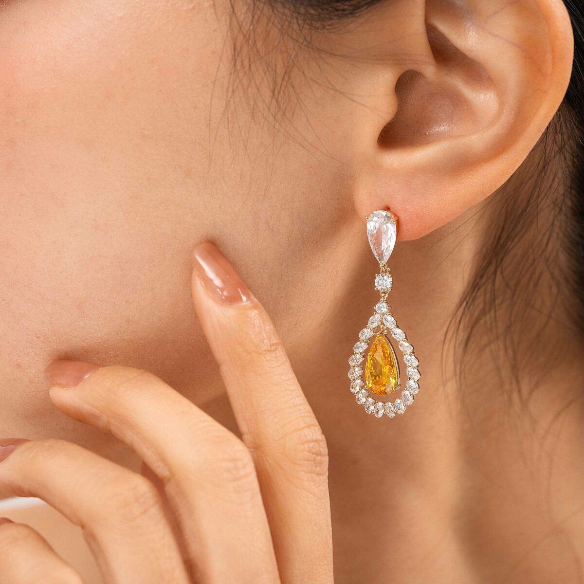 https://m.clubbella.co/product/magma-14k-gold-plated-crystal-earrings/ MAGMA CRYSTAL EARRINGS (2)