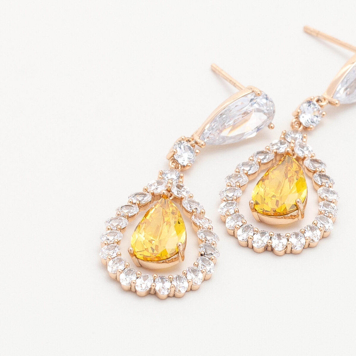 https://m.clubbella.co/product/magma-14k-gold-plated-crystal-earrings/ MAGMA CRYSTAL EARRINGS (5)
