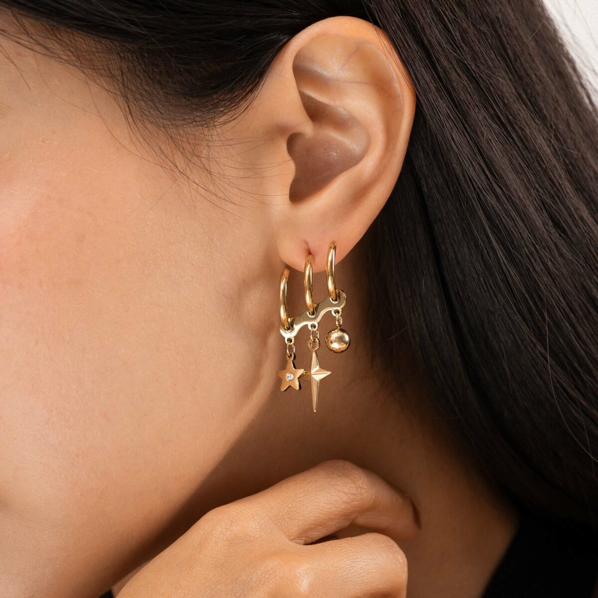 https://m.clubbella.co/product/radial-18k-gold-plated-ear-crawler-earrings/ RADIAL CRAWLER EARRINGS (3)
