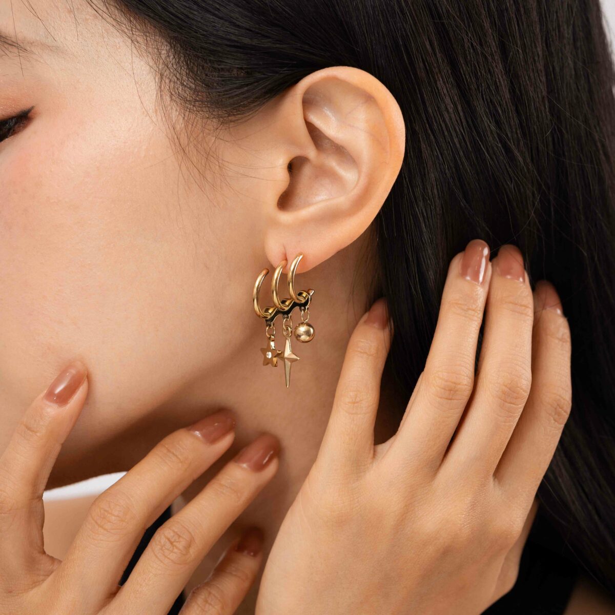 https://m.clubbella.co/product/radial-18k-gold-plated-ear-crawler-earrings/ RADIAL CRAWLER EARRINGS (4)