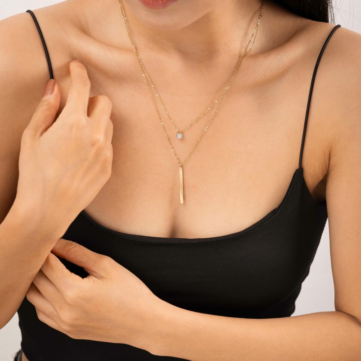 https://m.clubbella.co/product/solitaire-bar-necklace-2/ SOLITAIRE BAR NECKLACE (6)