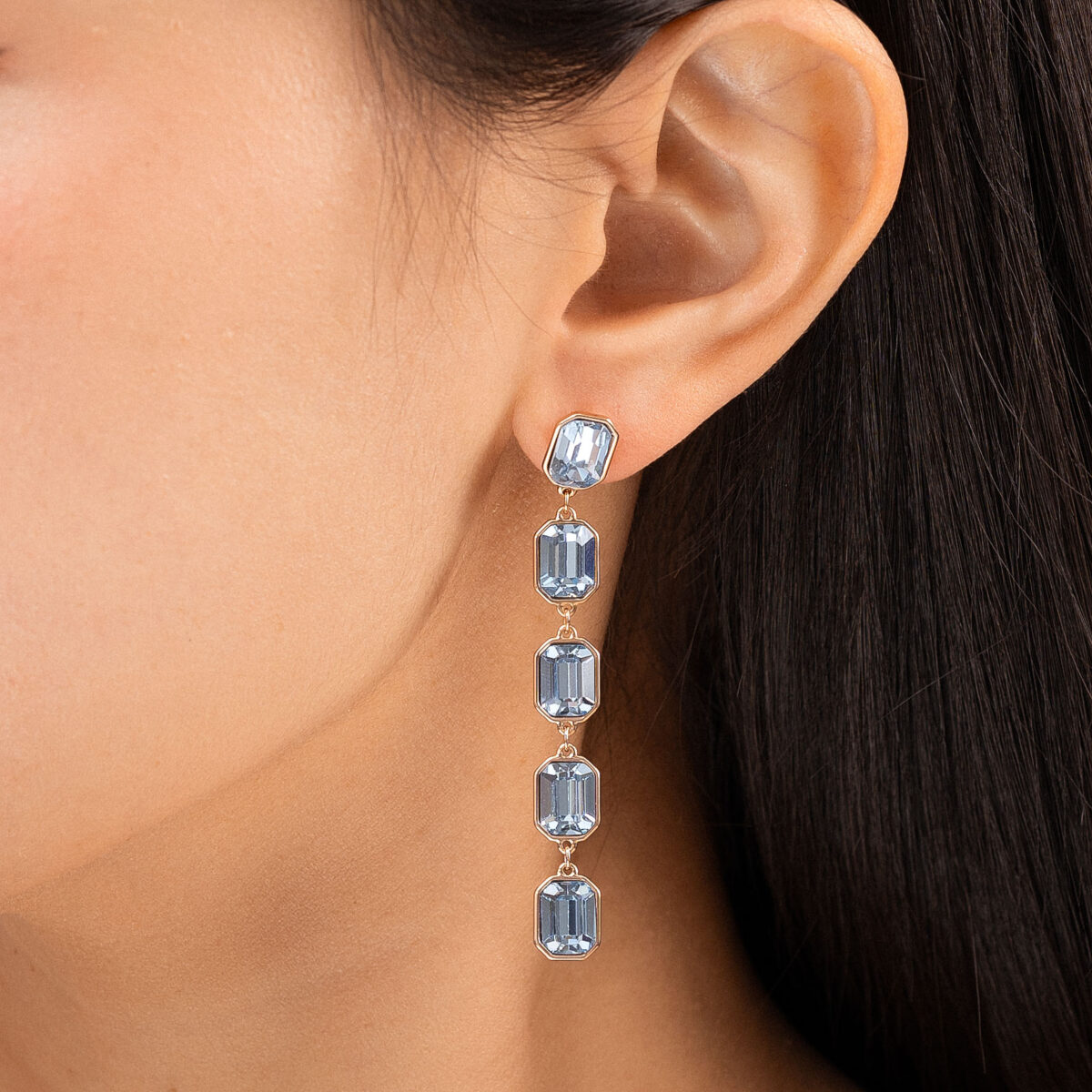 https://m.clubbella.co/product/tiff-14k-gold-plated-crystal-drop-earrings/ TIFF CRYSTAL EARRINGS (2)