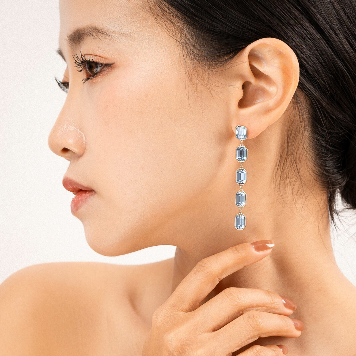https://m.clubbella.co/product/tiff-14k-gold-plated-crystal-drop-earrings/ TIFF CRYSTAL EARRINGS (3)