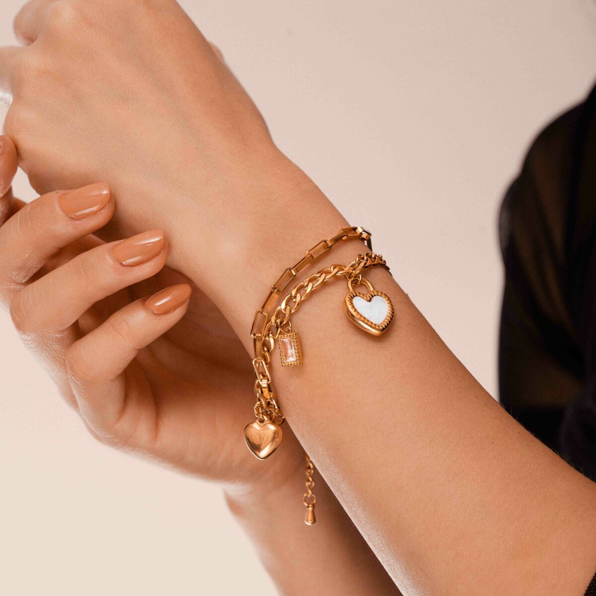 https://m.clubbella.co/product/fiesta-gold-bracelet/ sszz-16